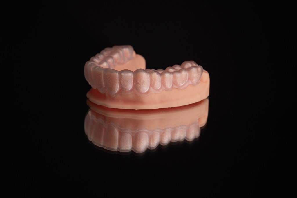 Nakładka do wybielania drukowana 3D dopasowana do modelu – precyzyjne zbiorniczki na preparat